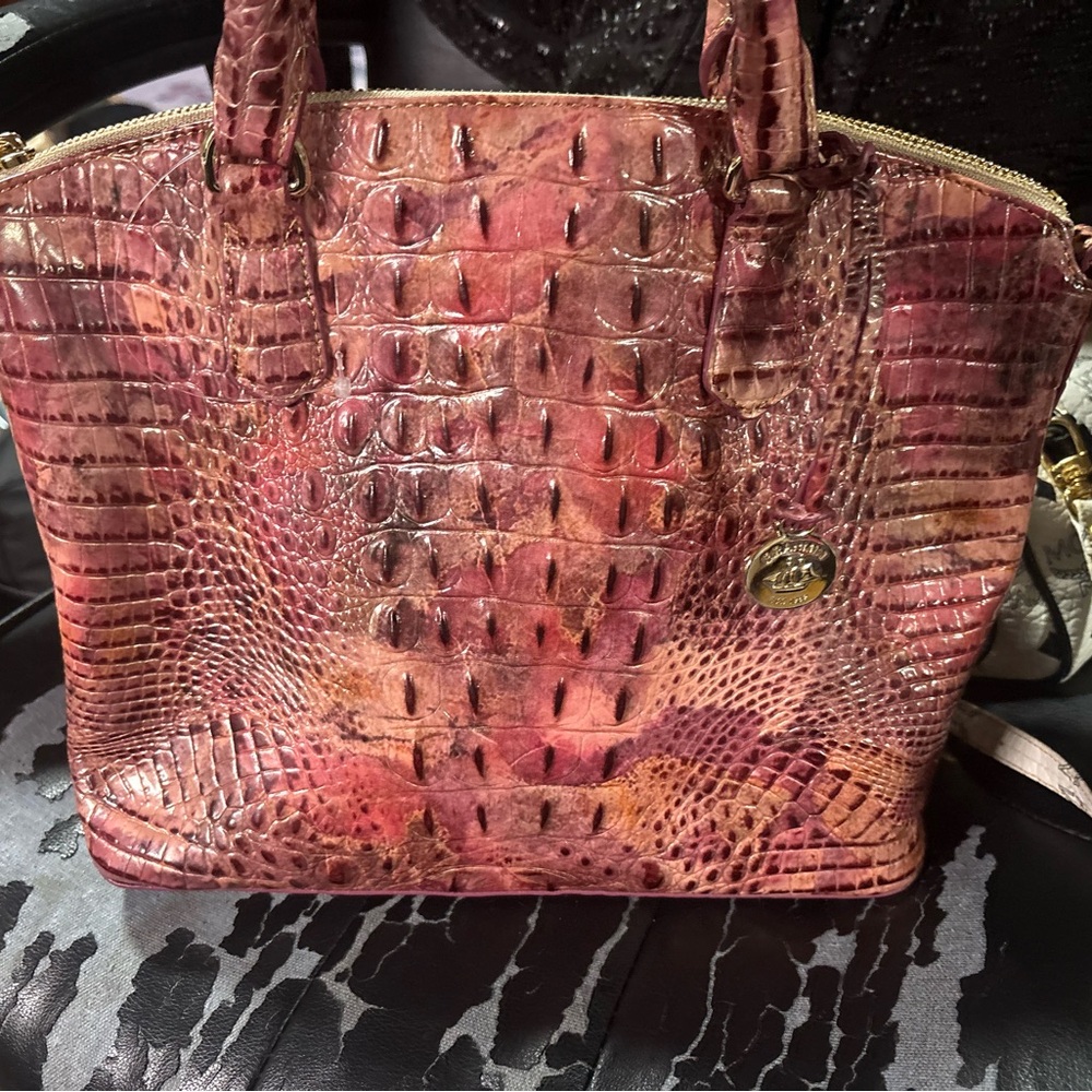 Brahmin bag !! New with tag !! Never been use!! Offers are welcome!!